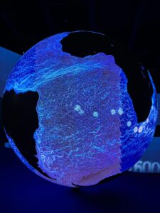 万博にもブルーは溢れてたよ。